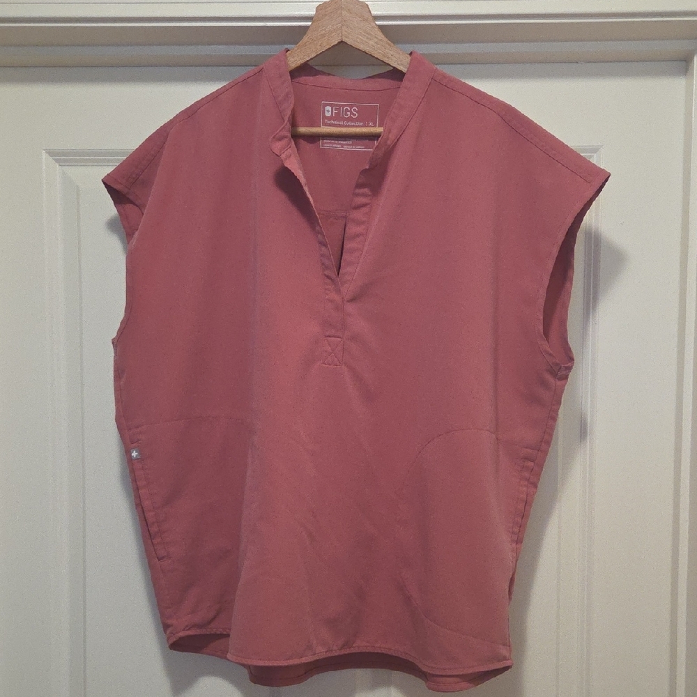 FIGS Rafaela Scrub Top In BCA Quartz XL